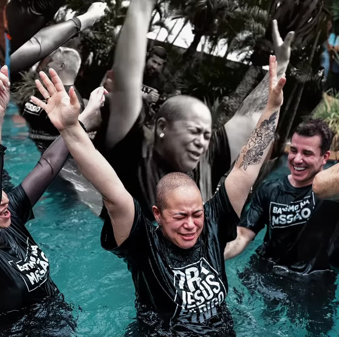 Celebração em culto de batismo na Missão Encorajamento